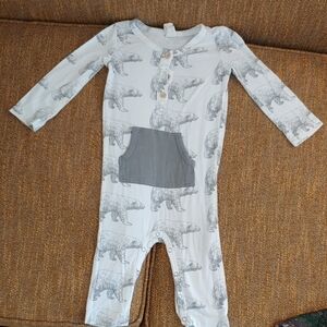 Euc Kate Quinn 6-12 Mo White & Gray Polar Bear Romper With Front Pocket